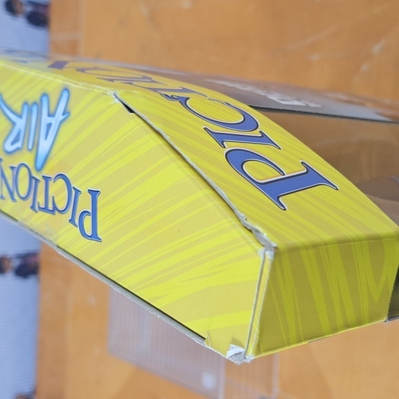 Sealed new in box Pictionary Air new classic family game - Picture 3 of 6